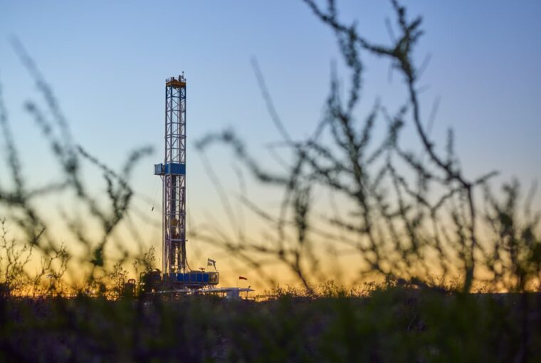 Equipos de perforación de la empresa Vista operando en la formación Vaca Muerta durante 2025