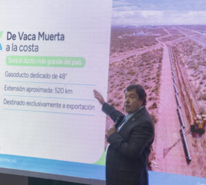 Alberto Weretilneck, gobernador de Río Negro presentó el proyecto Argentina LNG en Viedma.