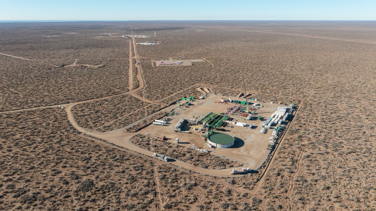Equipo operando en el bloque Loma Jarillosa Este, operado por GeoPark en Vaca Muerta.