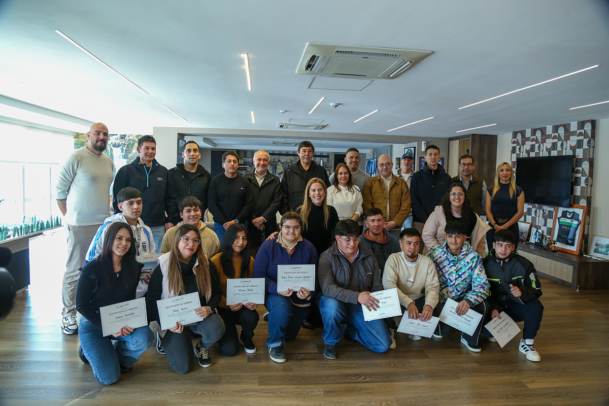 Marcelo Rucci recibió a 14 jóvenes capacitados para ingresar a Vaca Muerta. El líder del Sindicato Petrolero garantizó el respaldo gremial ante los riesgos operativos.