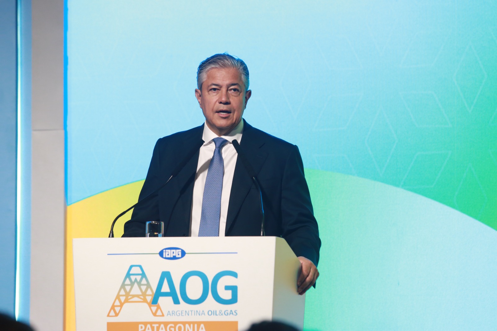 El gobernador de Neuquén, Rolando Figueroa, durante su discurso de apertura en la exposición petrolera AOG Patagonia 2026.